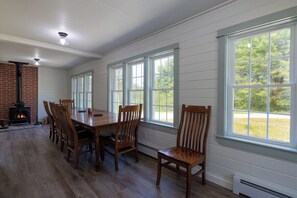 Dining - Gully Brook Cottage! Lake Access! (Orland)