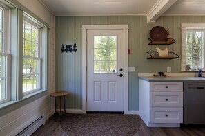 Interior - Gully Brook Cottage! Lake Access! (Orland)