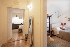 2 chambres, fer et planche à repasser, Wi-Fi, draps fournis