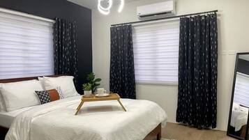 2 Schlafzimmer, Schreibtisch, Bügeleisen/Bügelbrett, Reisekinderbett