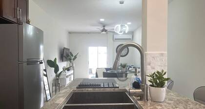 Sapphire-Vibrant & Relaxing 3mins to Buccoo Beach