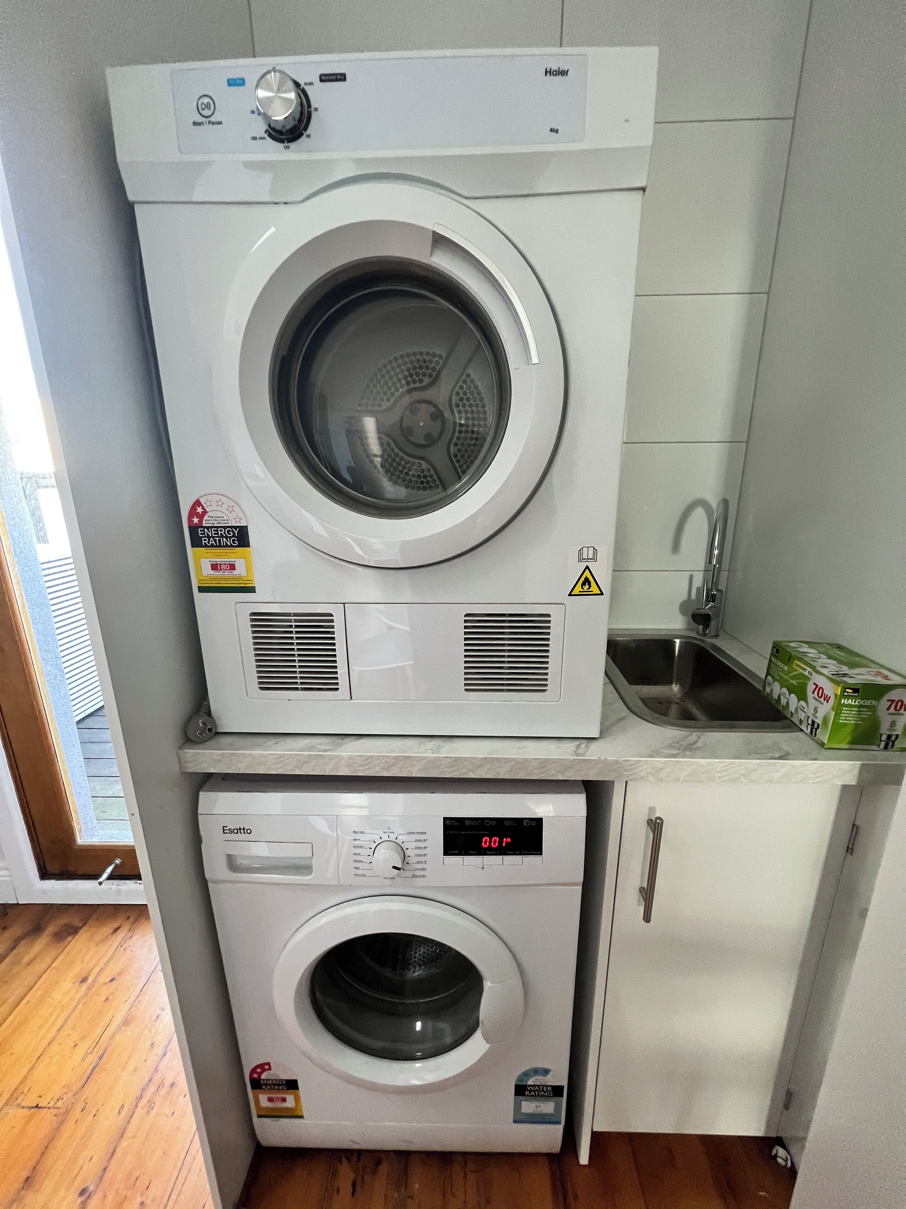 Deluxe Townhome | Laundry