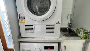 Deluxe Townhome | Laundry