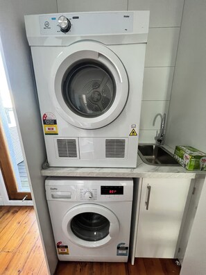 Deluxe Townhome | Laundry - Readyset Victorian Terraces (East Melbourne)