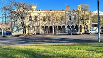 Deluxe Townhome | Garden view