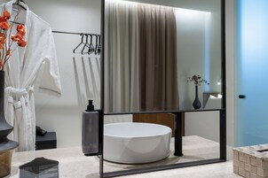 Basic Double or Twin Room | Hypo-allergenic bedding, down comforters, pillowtop beds, in-room safe