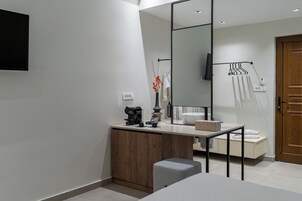 Basic Double or Twin Room | Hypo-allergenic bedding, down comforters, pillowtop beds, in-room safe