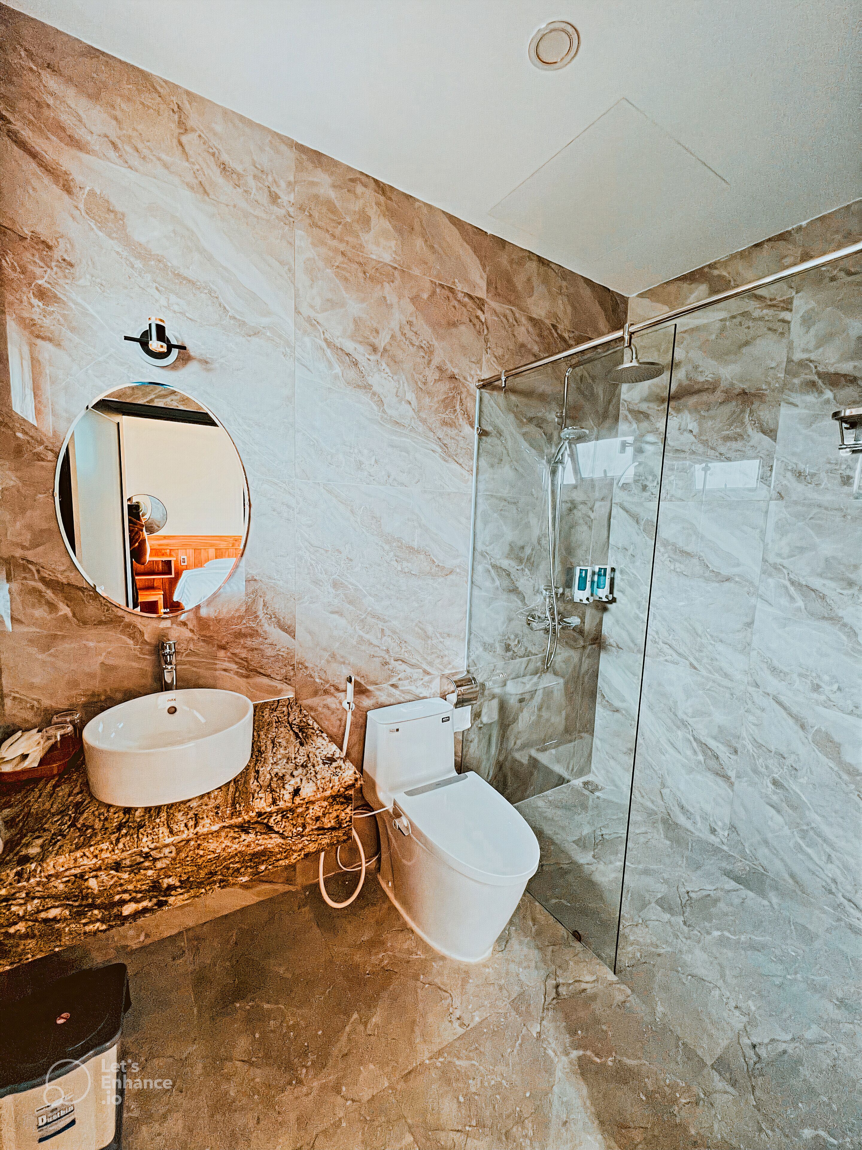 panoramic studio, 1 queen bed, non smoking, pool view | bathroom | shower, rainfall showerhead, hair dryer, slippers