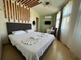 Standard Tek Büyük Yataklı Oda, Şehir Manzaralı | Minibar, ücretsiz kablosuz İnternet, çarşaf takımı 