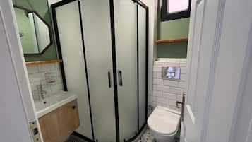 Ducha, artículos de tocador gratuitos, secador de pelo, pantuflas