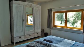 4 Schlafzimmer, Zimmersafe, BĂŒgeleisen/BĂŒgelbrett, Reisekinderbett