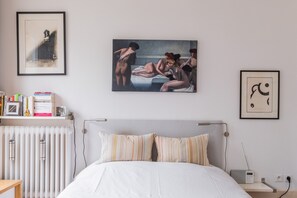 3 bedrooms, desk, WiFi, bed sheets - Spirit of Saint-Georges, by Veeve (Paris)