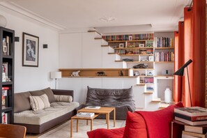 TV - Spirit of Saint-Georges, by Veeve (Paris)