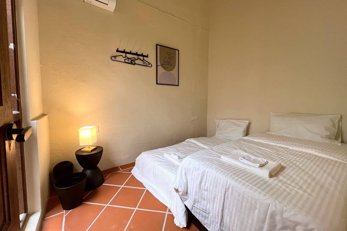 Economy Double Room | Bed sheets