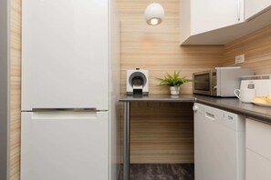 Fridge, microwave, oven, stovetop
