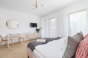 Iron/ironing board, WiFi, bed sheets