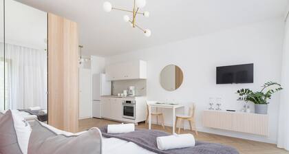 Ceglana 76 | Bright Studio | Parking & Balcony