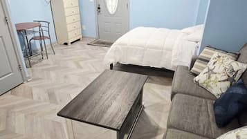 1 slaapkamer, een strijkplank/strijkijzer, wifi, beddengoed