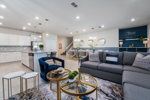 Una televisión, una oficina