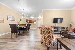 Interior - Lovely Condo with Resort pool, Hot tub, Gym (Davenport)