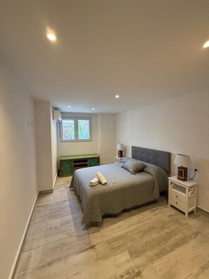 3 bedrooms, desk, iron/ironing board, travel cot