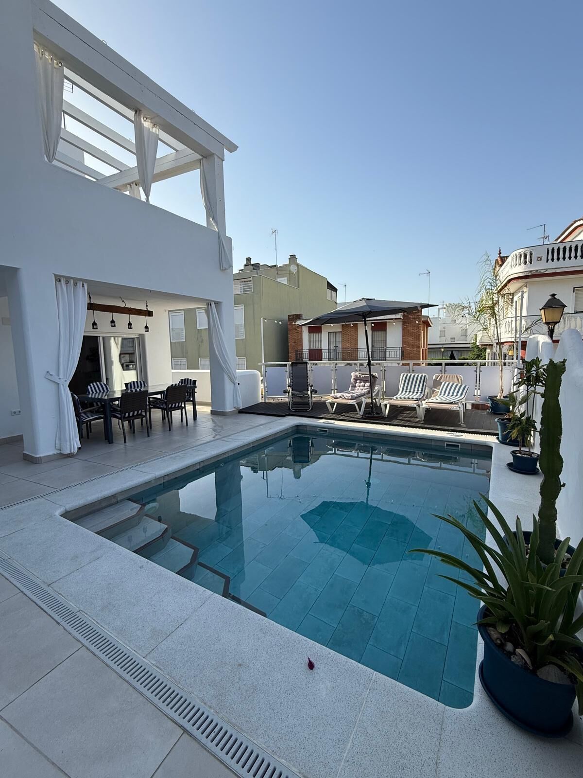 室外游泳池，恒温泳池