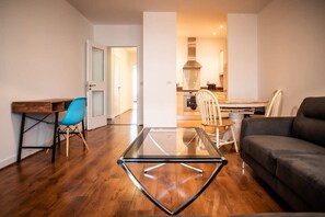 2 عدّة غرف نوم وخدمة الإنترنت