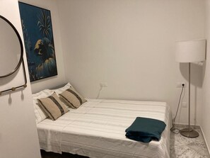 Basic Apartment | 3 bedrooms, free WiFi - Cadiz Spain (Cádiz)