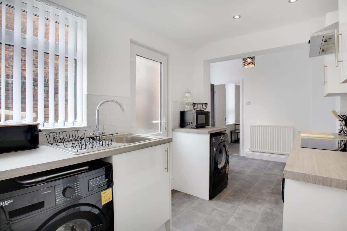 Køleskab, mikrobølgeovn, ovn, kogeplade