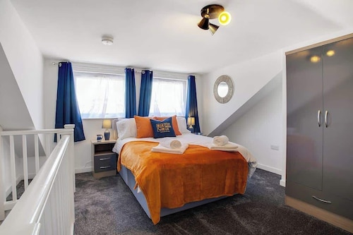 Central Darlington | Sleeps 5 | Work or Leisure
