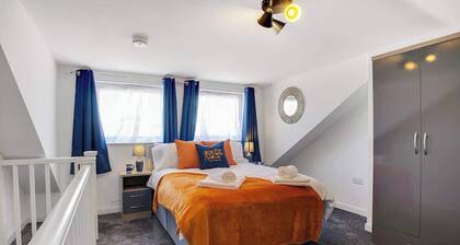 Central Darlington | Sleeps 5 | Work or Leisure