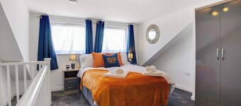 Central Darlington | Sleeps 5 | Work or Leisure