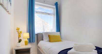 Stylish 3-Bedroom Oasis in Darlington, Sleeps 5