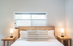 3 bedrooms, desk, WiFi, bed sheets - Mountain Dreams - Revelstoke Home Near RMR (Revelstoke)