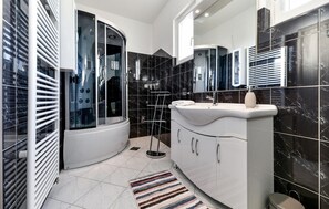Douche, sèche-cheveux