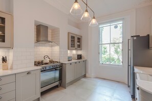 Private kitchen - Lux and Spacious 4 bedroom 2 bathroom apt Camden town (London)