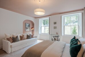 Room - Lux and Spacious 4 bedroom 2 bathroom apt Camden town (London)