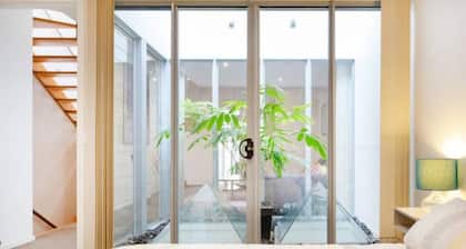 Secluded Stylish Modern 3 Level Townhouse. Secluded but Minutes to Parks,shops