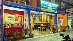 A Southern Comfort restaurant with outdoor seating and a variety of beverages on display. - Southern Comfort Patong (Patong)