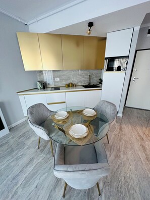 Private kitchen - Premium Aparthotel La Mirada - Mamaia Nord (Mamaia-Sat)