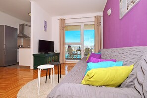 TV - Dani, Home-like sea View Apt, Close to Beach (Trogir)