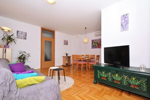 TV - Dani, Home-like sea View Apt, Close to Beach (Trogir)