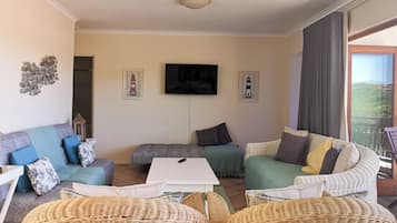 Apartemen Ekonomi | Area keluarga | Smart TV
