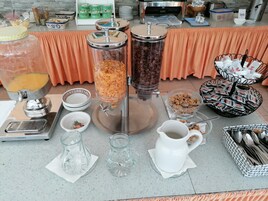 Desayuno bufé gratuito y diario