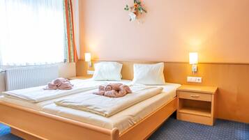 Minibar, Zimmersafe, Schreibtisch, laptopgeeigneter Arbeitsplatz