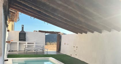 Casa rural espaciosa, ubicación única, con jacuzzi, apta p/ mascotas, rutas/btto