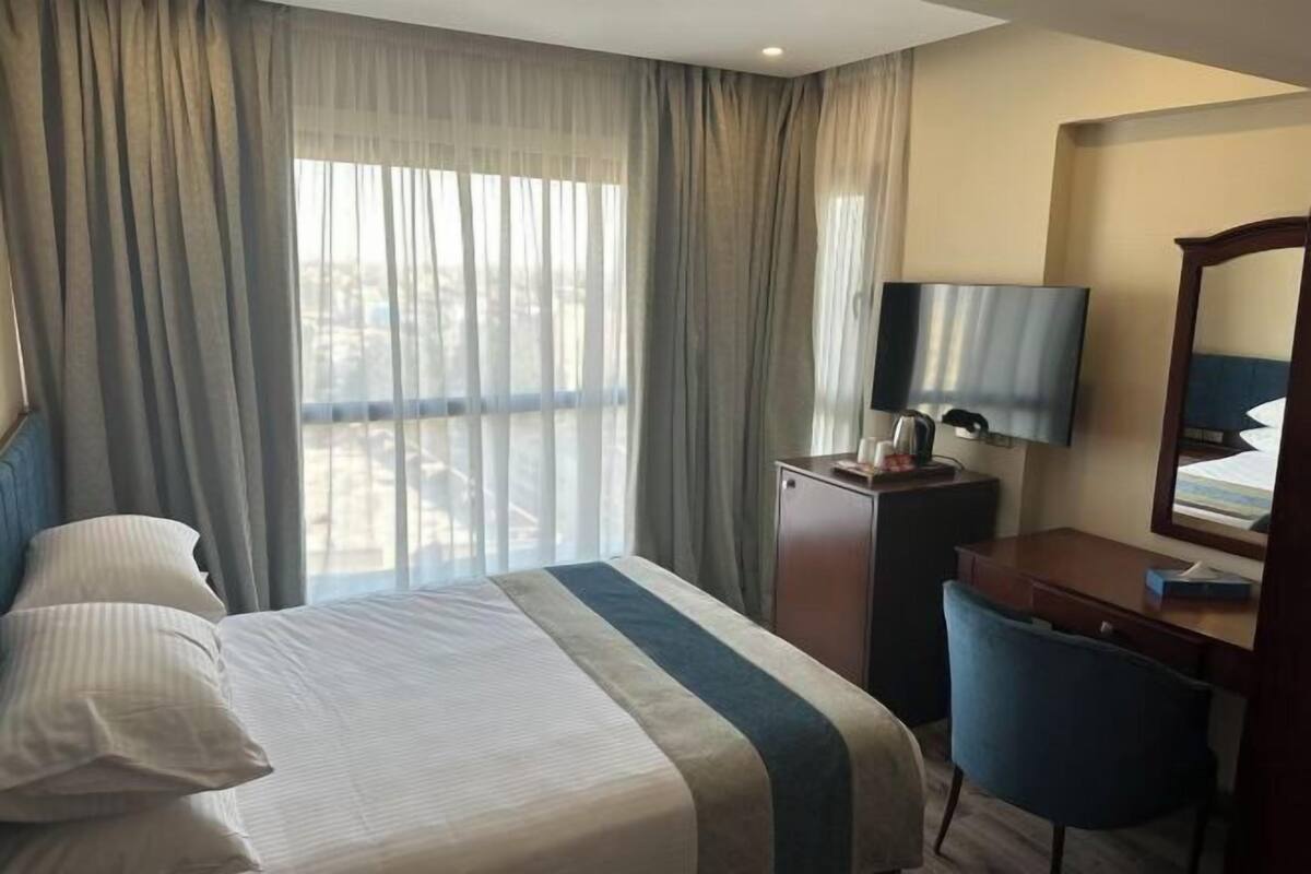 1 bedroom, minibar, iron/ironing board, bed sheets