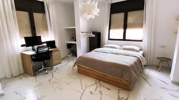 3 bedrooms, desk, iron/ironing board, travel cot