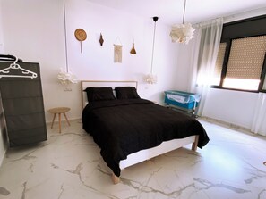 3 camere, una scrivania, ferro/asse da stiro, Wi-Fi gratuito