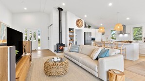Unclassified image, 3 of 22, button - Sun Kissed Getaway - Spacious Family Home close to Mollymook Beach! (Mollymook Beach)